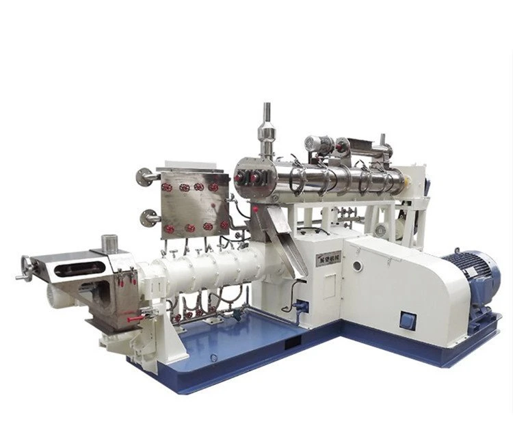 Extruder pentru tratarea materiei prime
